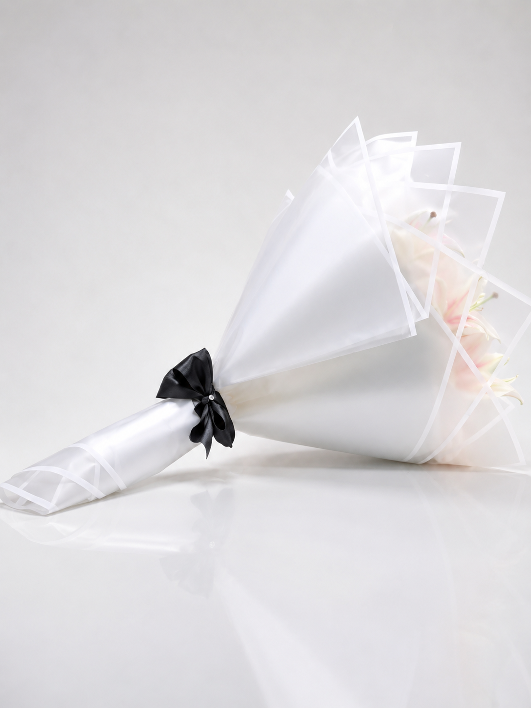 Weiße Rosen X Lilien Kombi