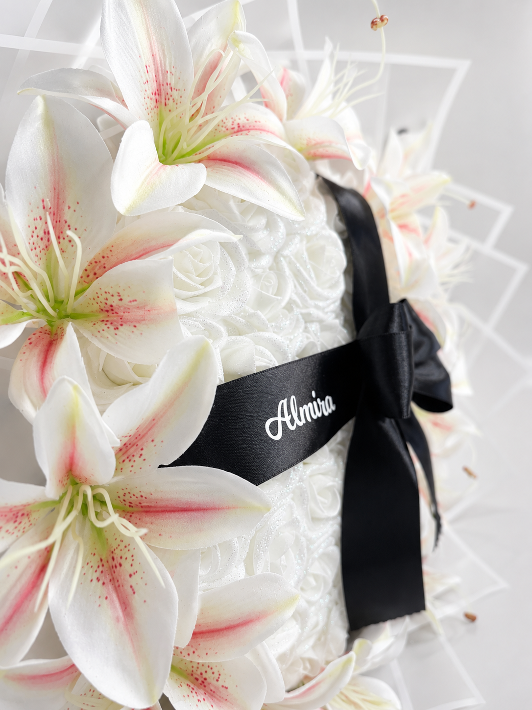Weiße Rosen X Lilien Kombi