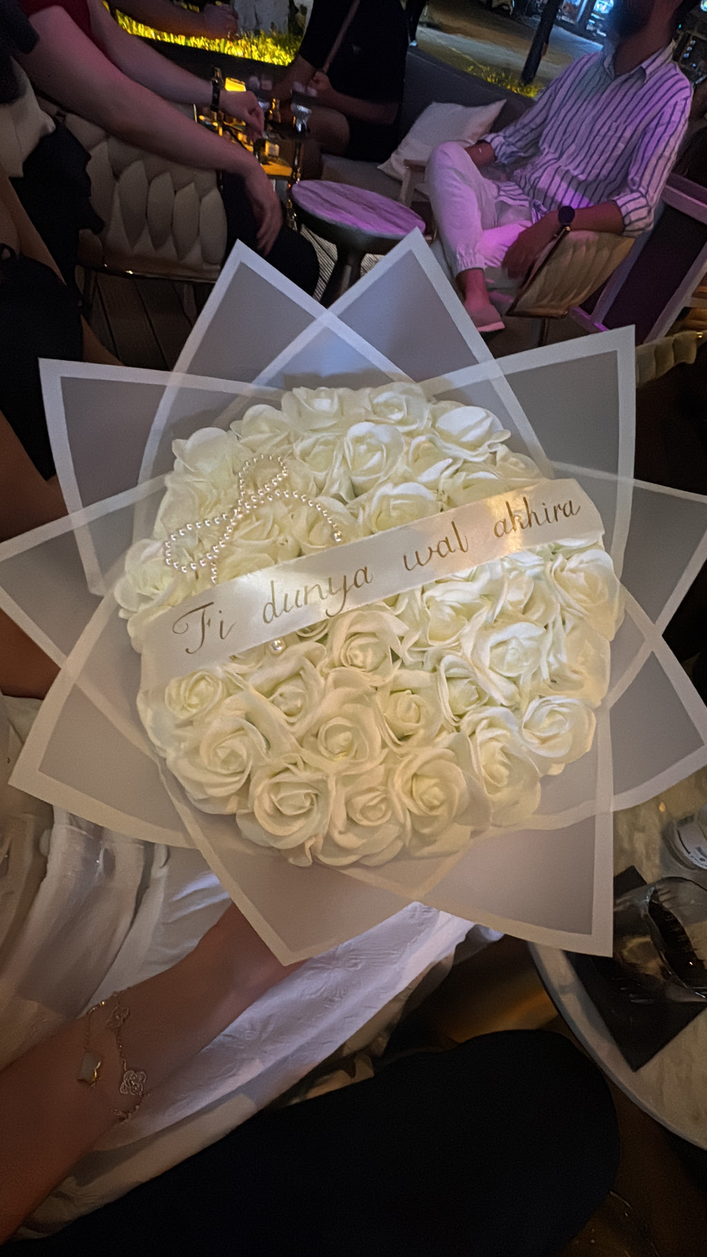 Weißes Rosenbouquet